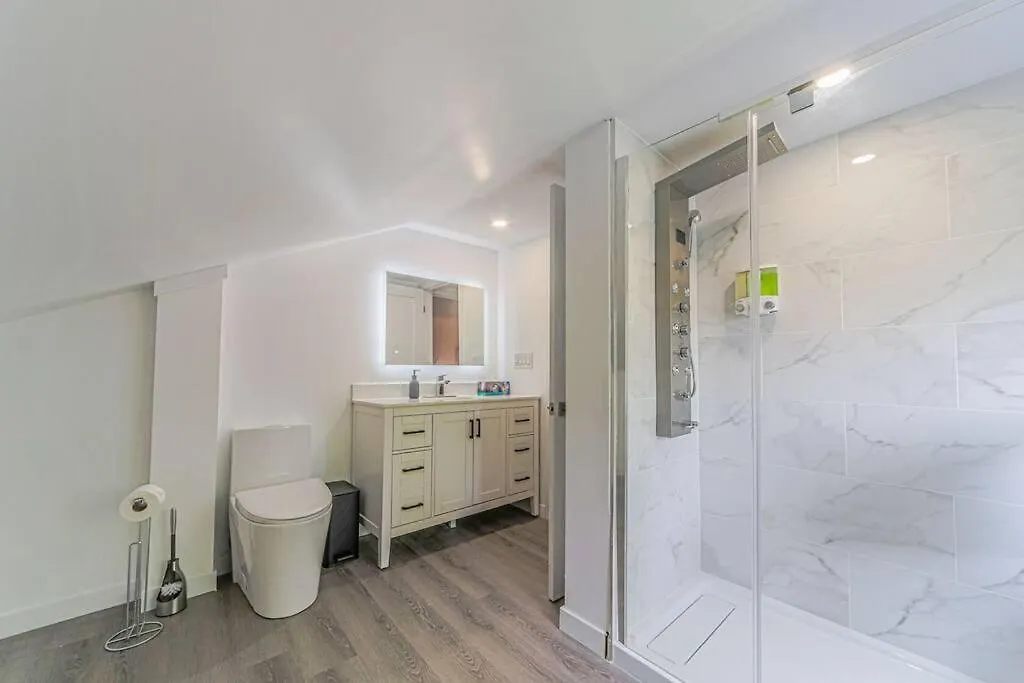 Cheerful 3 Bedroom House Niagara Falls Holiday home